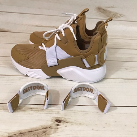 Nike Air Huarache City Low Elemental Gold - Picture 4 of 6